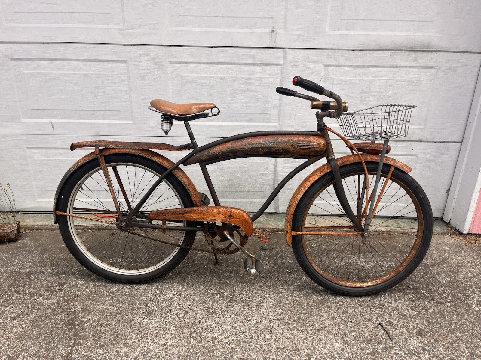 Vintage Dayton Bicycle 1941 Long Tank Huffman license plate schwinn cwc Vintage Dayton Bicycle 1941 Long Tank Huffman license plate schwinn cwc