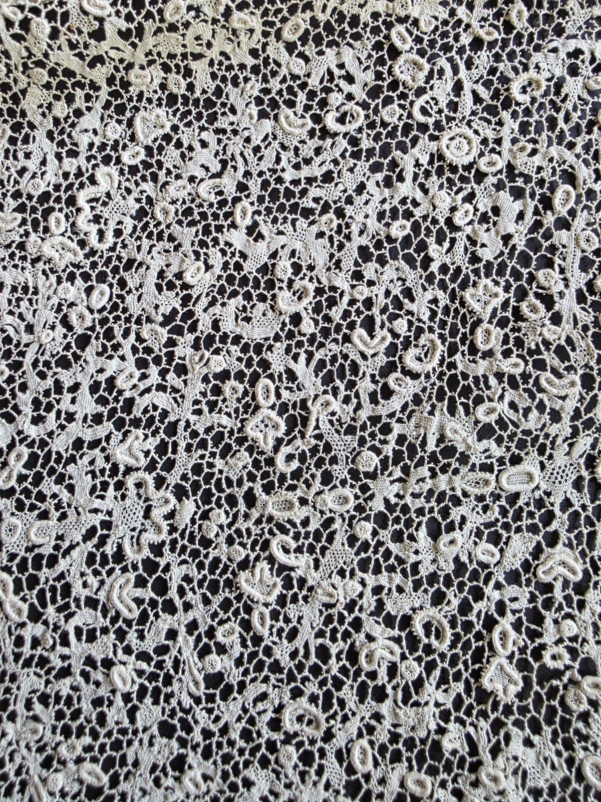 RARE 17TH C INTRICATE HAND MADE POINT DE FRANCE LACE PANEL FR MUSEUM DEACCESSION