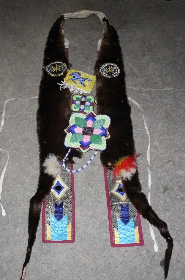 NATIVE AMERICAN BEADED DANCE REGALIA AMAZING PIECE NATIVE AMERICAN BEADED DANCE REGALIA AMAZING PIECE