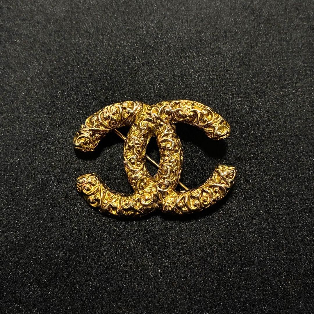 CHANEL Vintage Gold Lava Brooch 4cm x 3cm Used Small Flaws