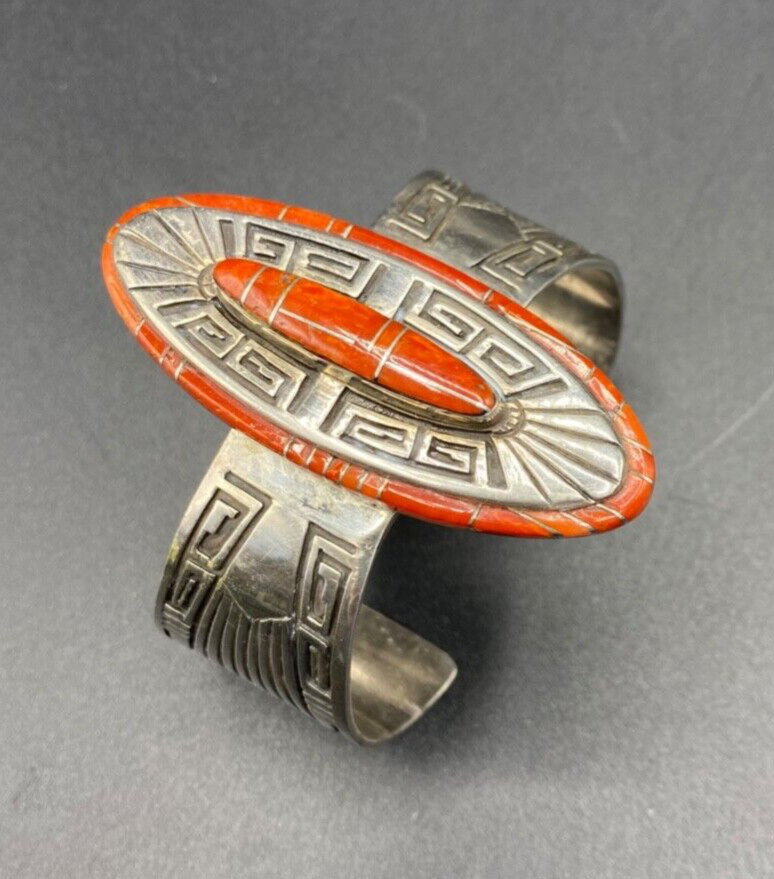 Vintage large Navajo cuff bracelet by Abraham Begay in Sterling spiny oyster Vintage large Navajo cuff bracelet by Abraham Begay in Sterling spiny oyster