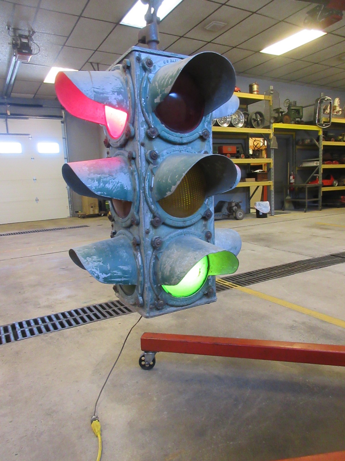 DARLEY TRAFFIC LIGHT 12 HEAD BARN FIND AUTOMOBILIA PETROLIANA DARLEY TRAFFIC LIGHT 12 HEAD BARN FIND AUTOMOBILIA PETROLIANA
