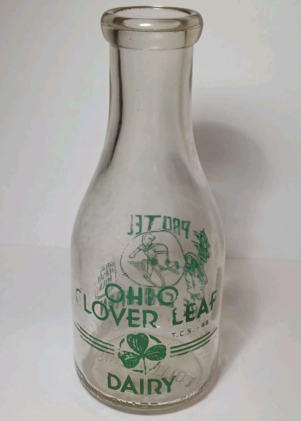 1946 Vintage MILK BOTTLE Ohio Clover Leaf Dairy Toledo Ohio Milk Bottle Quart 1946 Vintage MILK BOTTLE Ohio Clover Leaf Dairy Toledo Ohio Milk Bottle Quart
