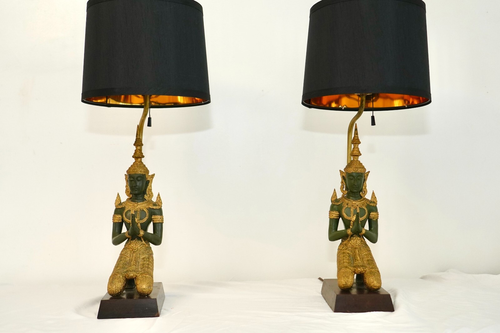 Pair of exquisite bronze Thai Teppanom kneeling angel Buddha table lamps.