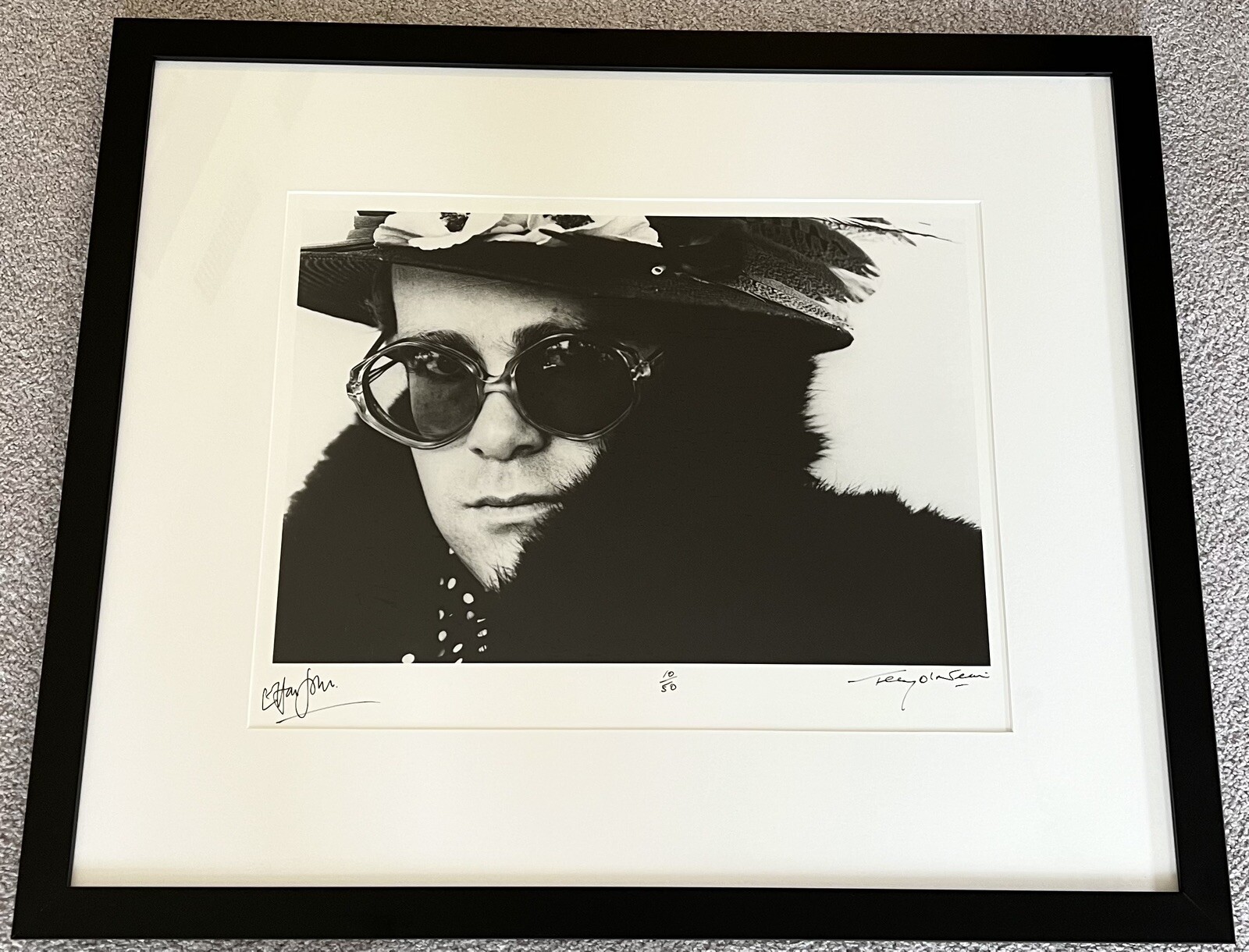 Elton John Signed & Terry O’Neill Signed Limited Edition Fine Art Print FRAMED Elton John Signed & Terry O’Neill Signed Limited Edition Fine Art Print FRAMED