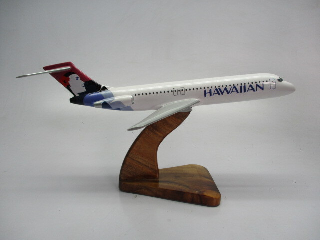 L-1011 Hawaiian Airlines Airplane Desktop Mahogany Kiln Dry Wood Model Small New