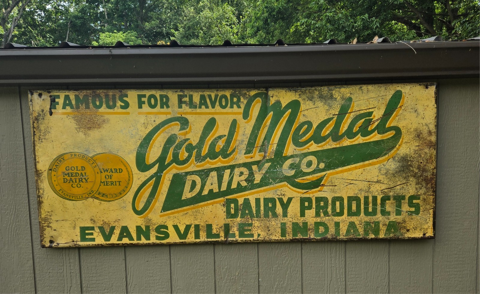 RARE 1930'S GOLD MEDAL DAIRY CO. METAL ADVERTISING SIGN FROM EVANSVILLE, INDIANA RARE 1930'S GOLD MEDAL DAIRY CO. METAL ADVERTISING SIGN FROM EVANSVILLE, INDIANA