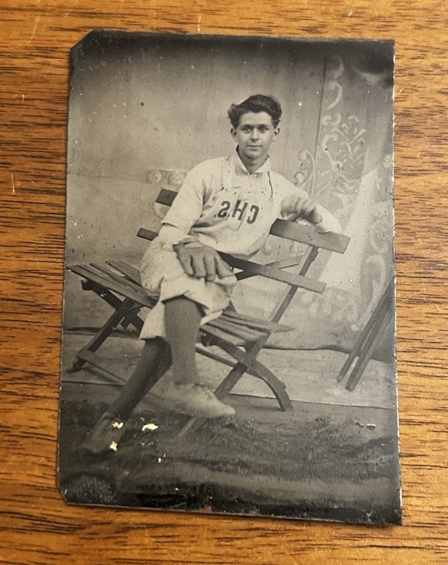 Original 1900s Baseball Tintype Player W/ Glove Sitting On Bench Clear Photo Original 1900s Baseball Tintype Player W/ Glove Sitting On Bench Clear Photo