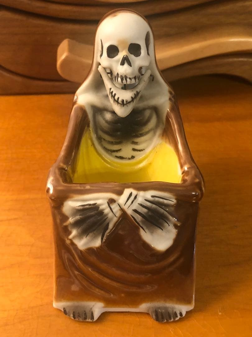 Vintage 1950s Skull Ashtray – Made in Japan Retro Horror Skeleton Grim 2601TY Vintage 1950s Skull Ashtray – Made in Japan Retro Horror Skeleton Grim 2601TY