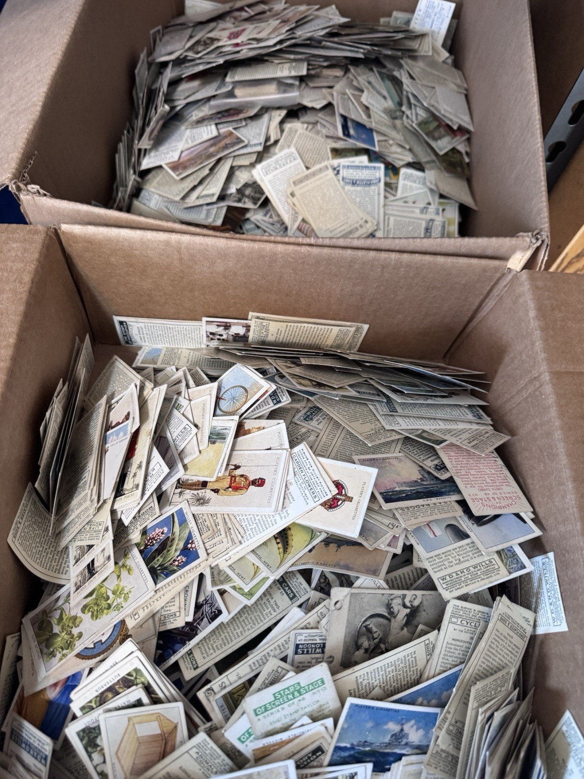 lot of 1,000 x Old tobacco/cigarette cards Like Seen In This Photo Lot 1930s+/- lot of 1,000 x Old tobacco/cigarette cards Like Seen In This Photo Lot 1930s+/-
