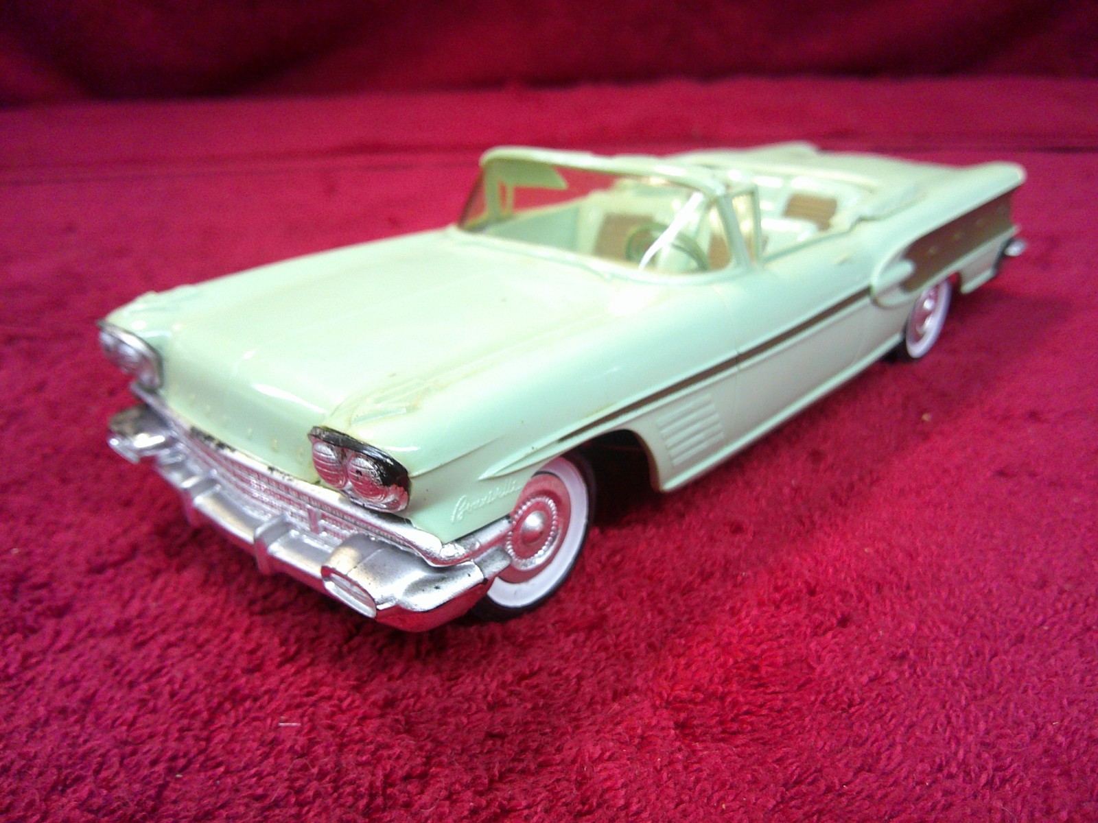 1958 PONTIAC BONNEVILLE CONVERTIBLE 1/25 MODEL CAR AMT SALES PROMO FRICTION DRIV 1958 PONTIAC BONNEVILLE CONVERTIBLE 1/25 MODEL CAR AMT SALES PROMO FRICTION DRIV