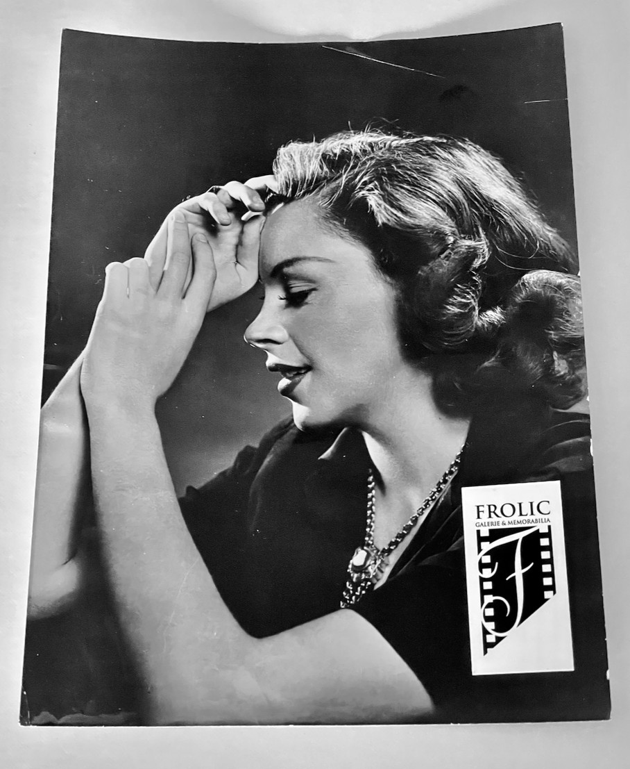 JUDY GARLAND 1946 Original Portrait by Master KARSH Camera Press London Credits JUDY GARLAND 1946 Original Portrait by Master KARSH Camera Press London Credits