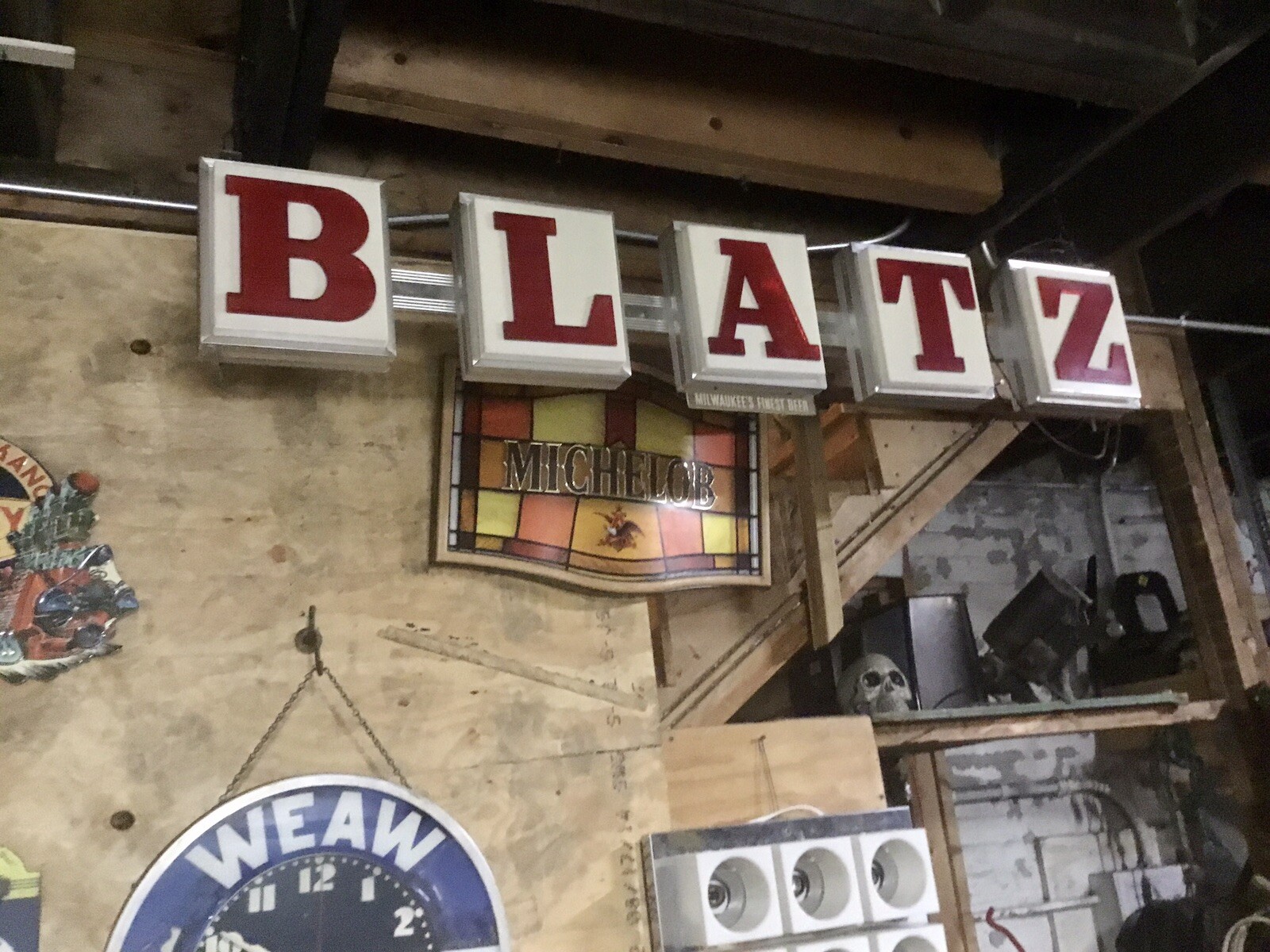 VINTAGE LIGHTED BLATZ BEER SIGN