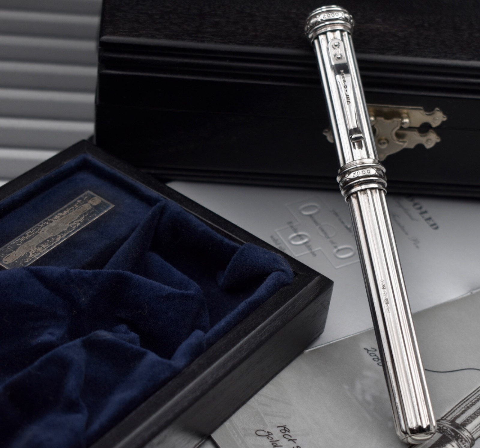 YARD-O-LED Millenium Pen 2000 Exclusive Limited Edition 366 Silver Fountain Pen YARD-O-LED Millenium Pen 2000 Exclusive Limited Edition 366 Silver Fountain Pen