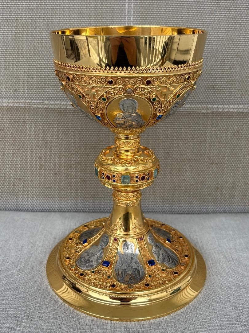 Vintage All French Silver St. Remy Chalice with the 12 Apostles & Stones (AHB77) Vintage All French Silver St. Remy Chalice with the 12 Apostles & Stones (AHB77)