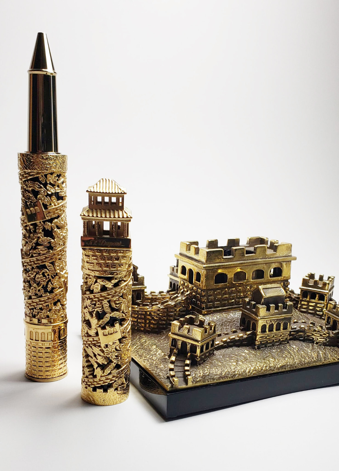 S.T. Dupont Great Wall of China by Tournaire Rollerball 241661 Limited 88 pieces S.T. Dupont Great Wall of China by Tournaire Rollerball 241661 Limited 88 pieces