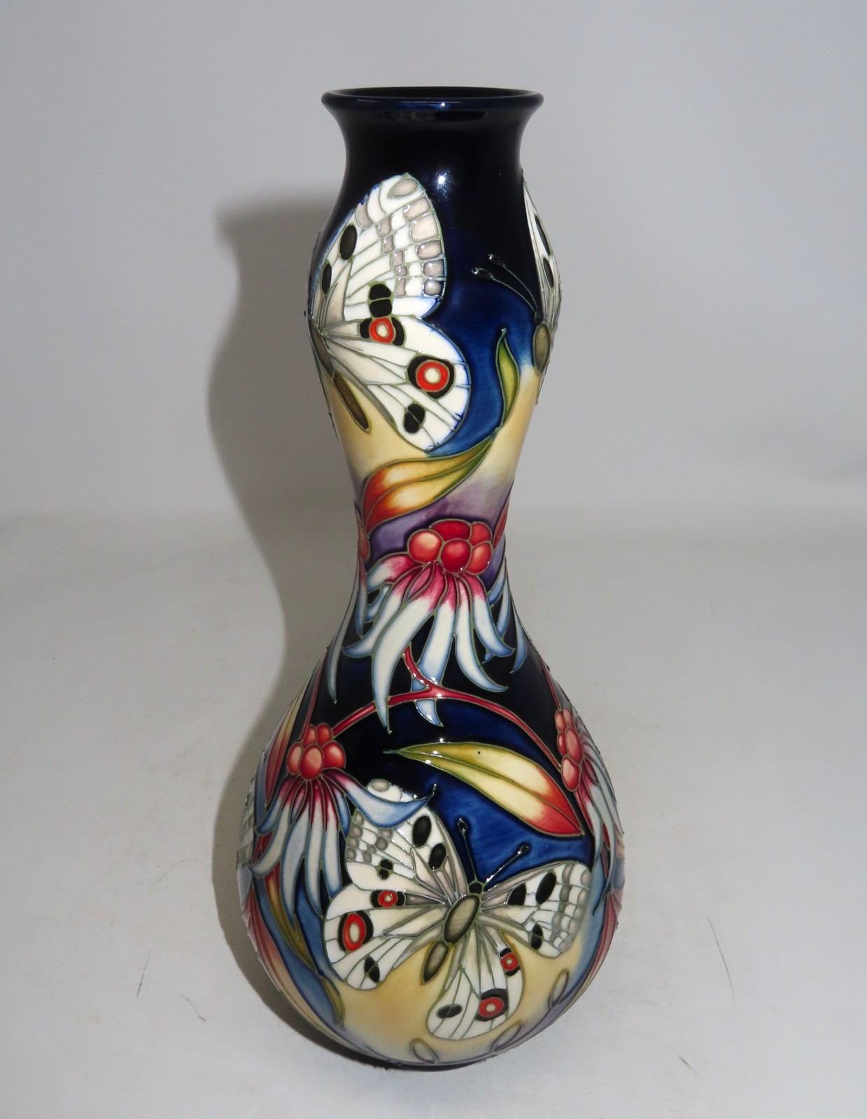 A RARE Moorcroft Pottery Vase - Trial piece by Siam Leeper, 2006 11.2 A RARE Moorcroft Pottery Vase - Trial piece by Siam Leeper, 2006 11.2