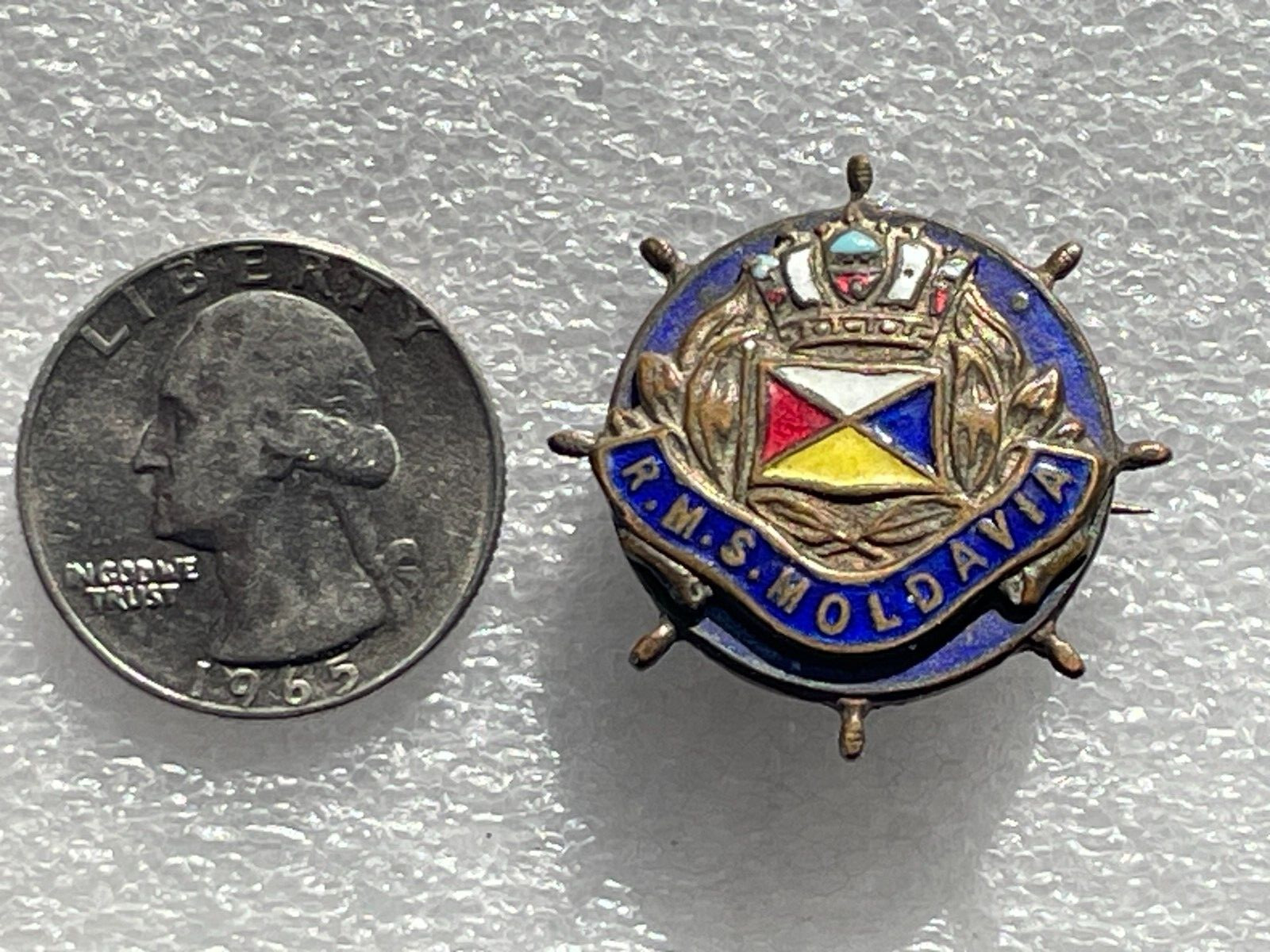 RMS MOLDAVIA BROOCH PIN ENAMEL P & O LINE SHIP STEAMSHIP VESSEL WHEEL FLAG LINER