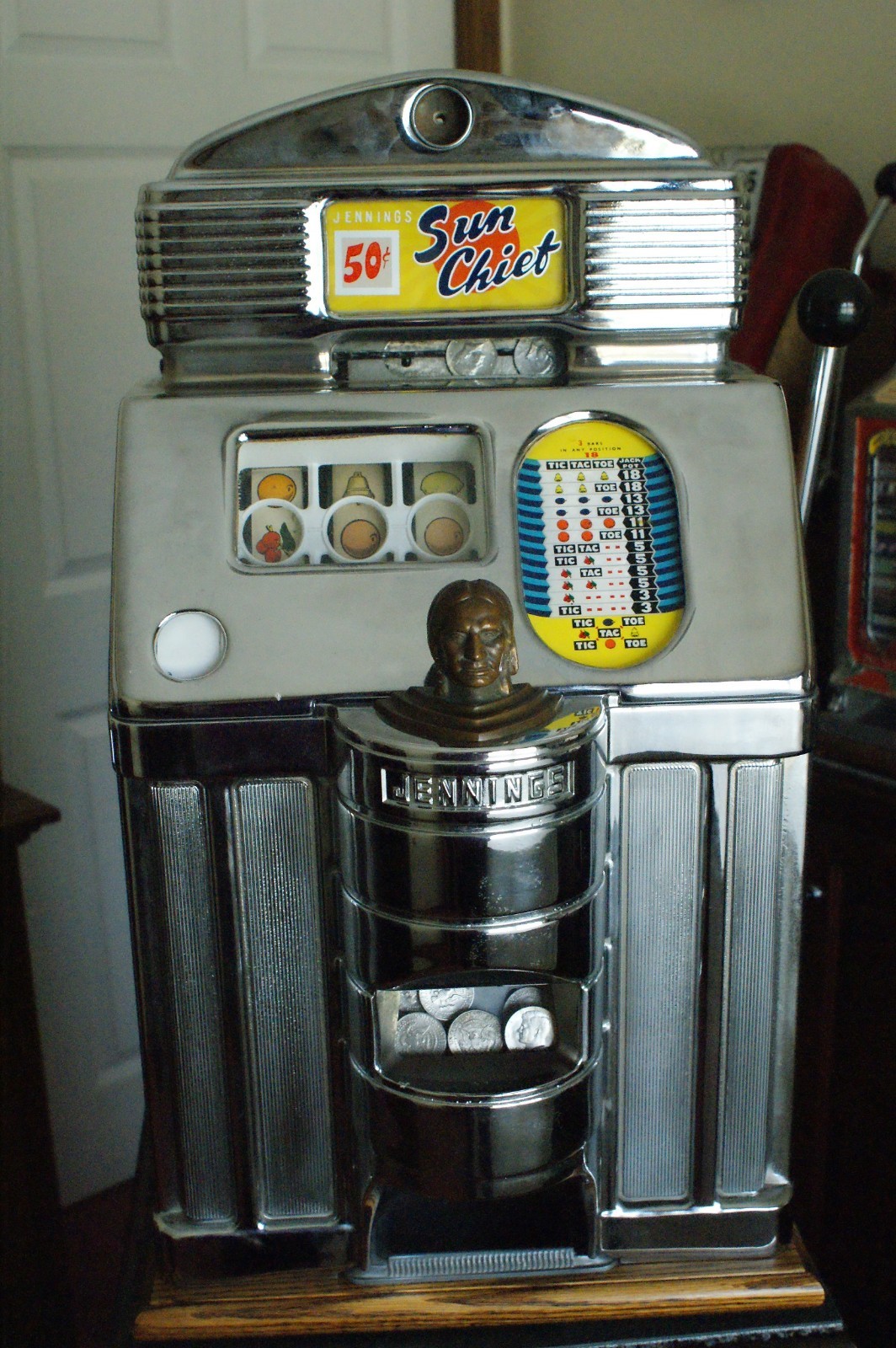 ANTIQUE JENNINGS SUN CHIEF SOLID FRONT 50 CENT SLOT MACHINE ANTIQUE JENNINGS SUN CHIEF SOLID FRONT 50 CENT SLOT MACHINE