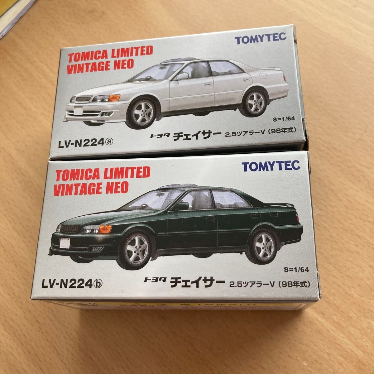 Tomica Limited Vintage Neo Toyota Chaser 2.5 Tourer V 98 LV-N224a/b 2pcs Set