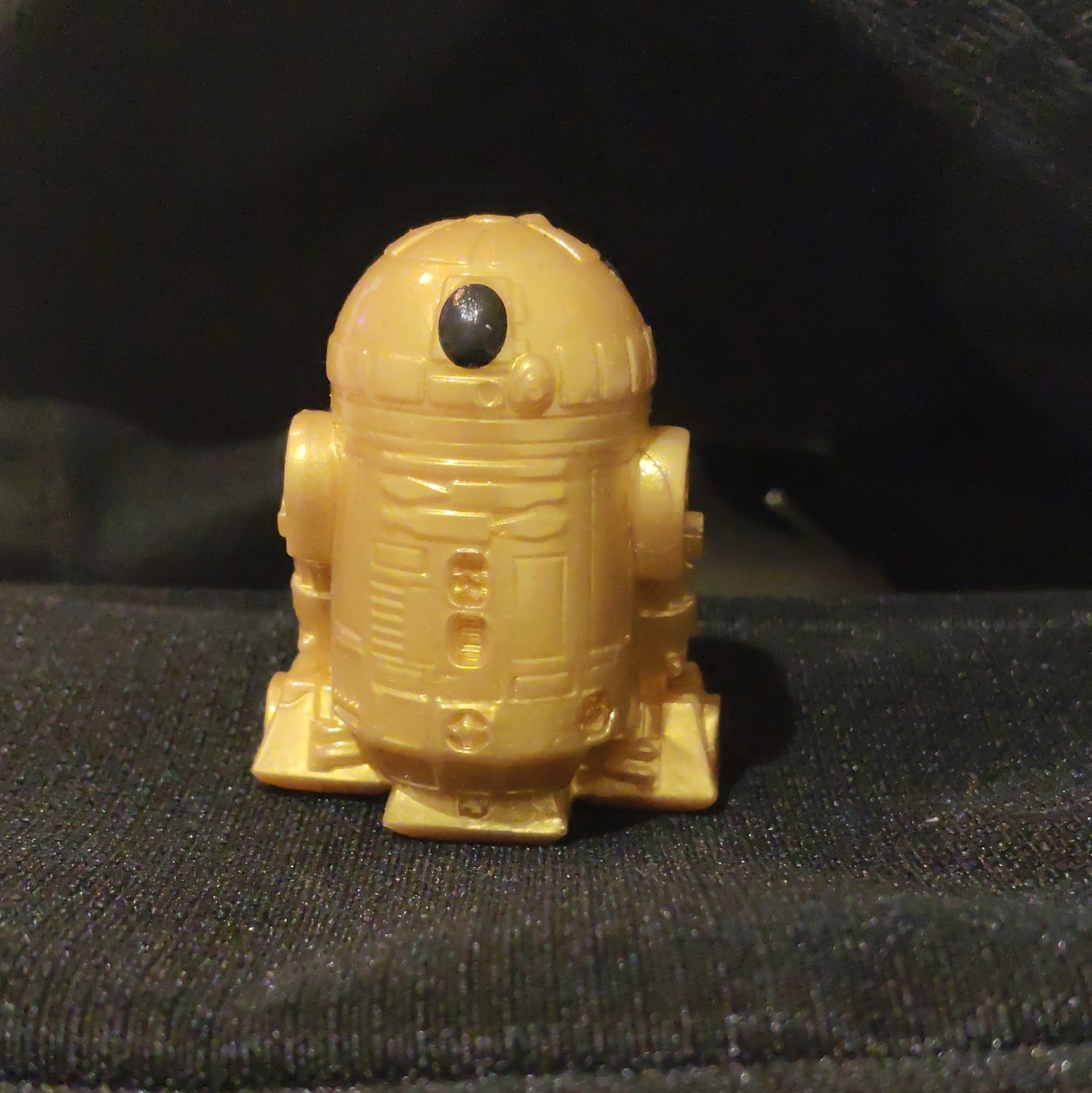 Gold R2d2 Ooshie 2026 Ultra Rare Gold R2d2 Ooshie 2026 Ultra Rare