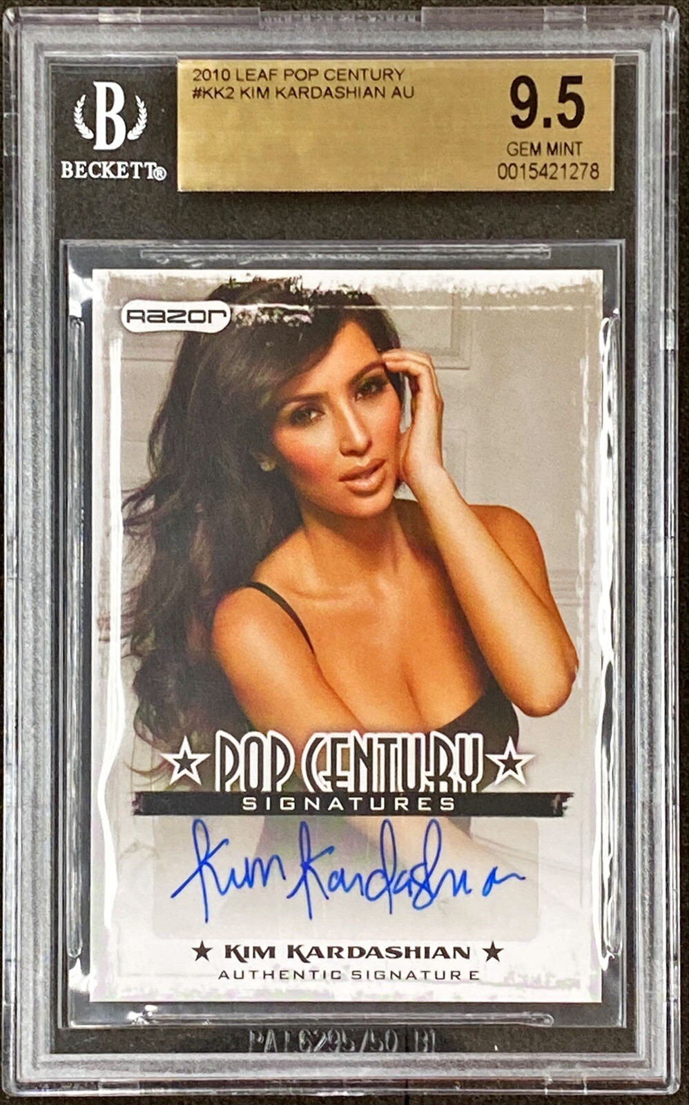 KIM KARDASHIAN 2010 LEAF RAZOR POP CENTURY AUTO BGS 9.5 / 10 SIGNATURE RC ROOKIE KIM KARDASHIAN 2010 LEAF RAZOR POP CENTURY AUTO BGS 9.5 / 10 SIGNATURE RC ROOKIE