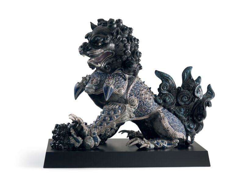 Lladro Guardian Lioness Sculpture. Black. Limited Edition 01001994