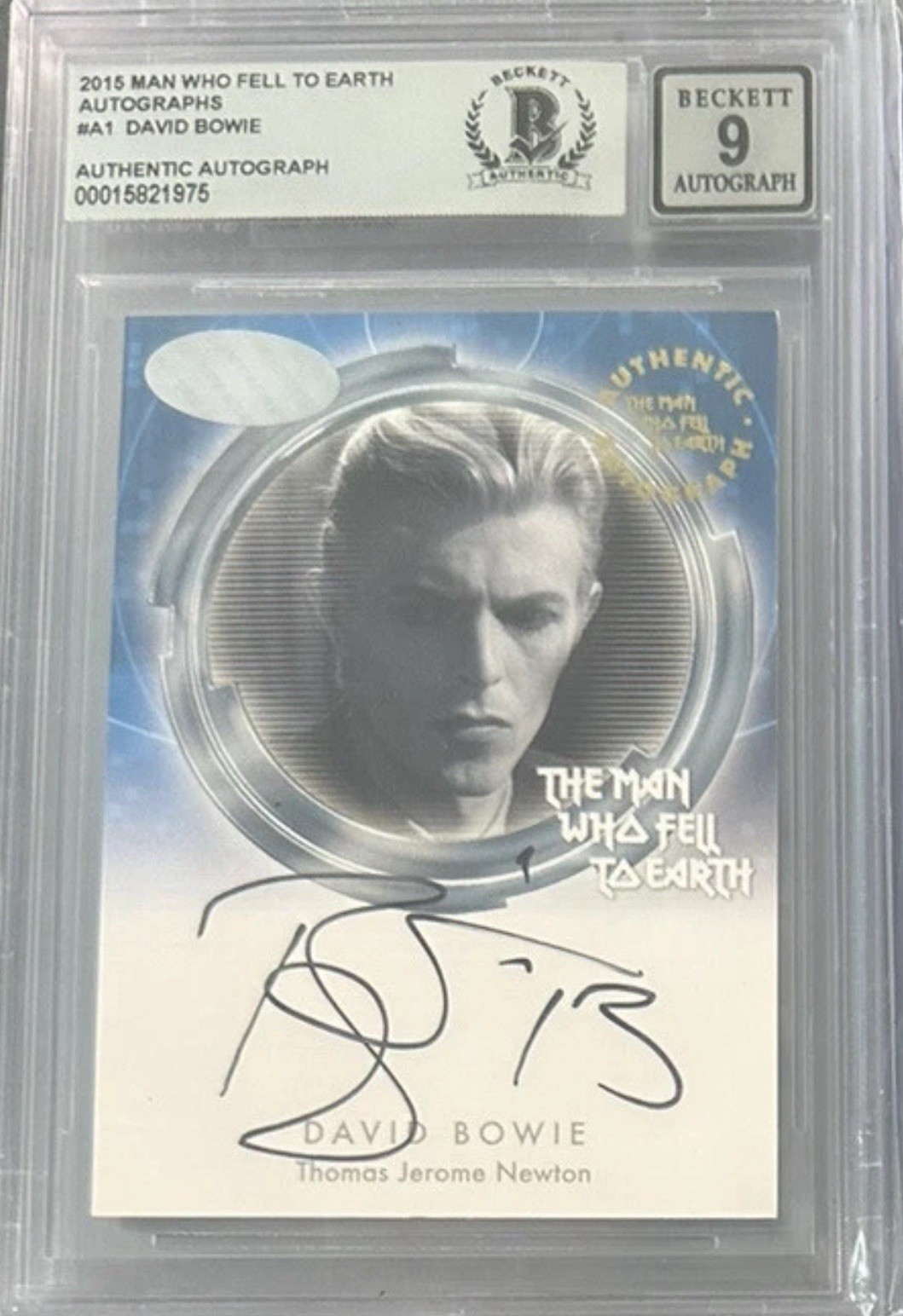 DAVID BOWIE - Man Who Fell To Earth /50 - Hand-Signed Autograph Card BGS 9 DAVID BOWIE - Man Who Fell To Earth /50 - Hand-Signed Autograph Card BGS 9