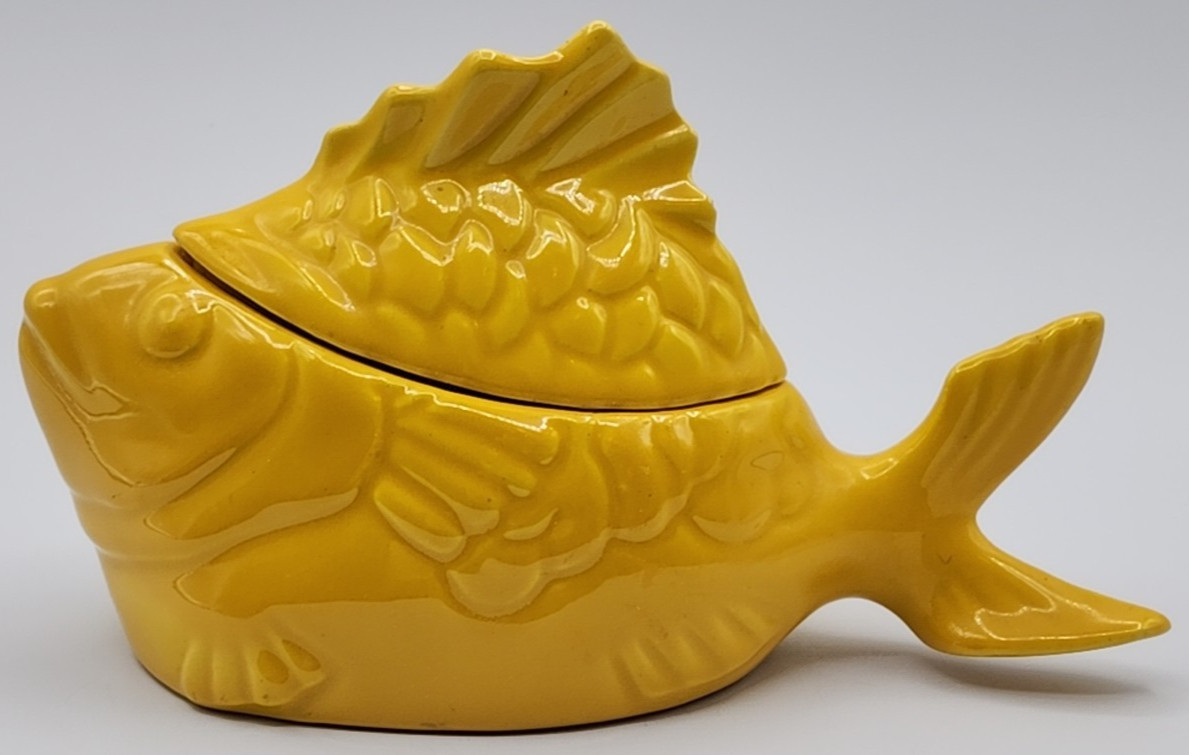 Hollydale Pottery Chicken of the Sea Yellow Tuna Baker 7 3/4 Hollydale Pottery Chicken of the Sea Yellow Tuna Baker 7 3/4