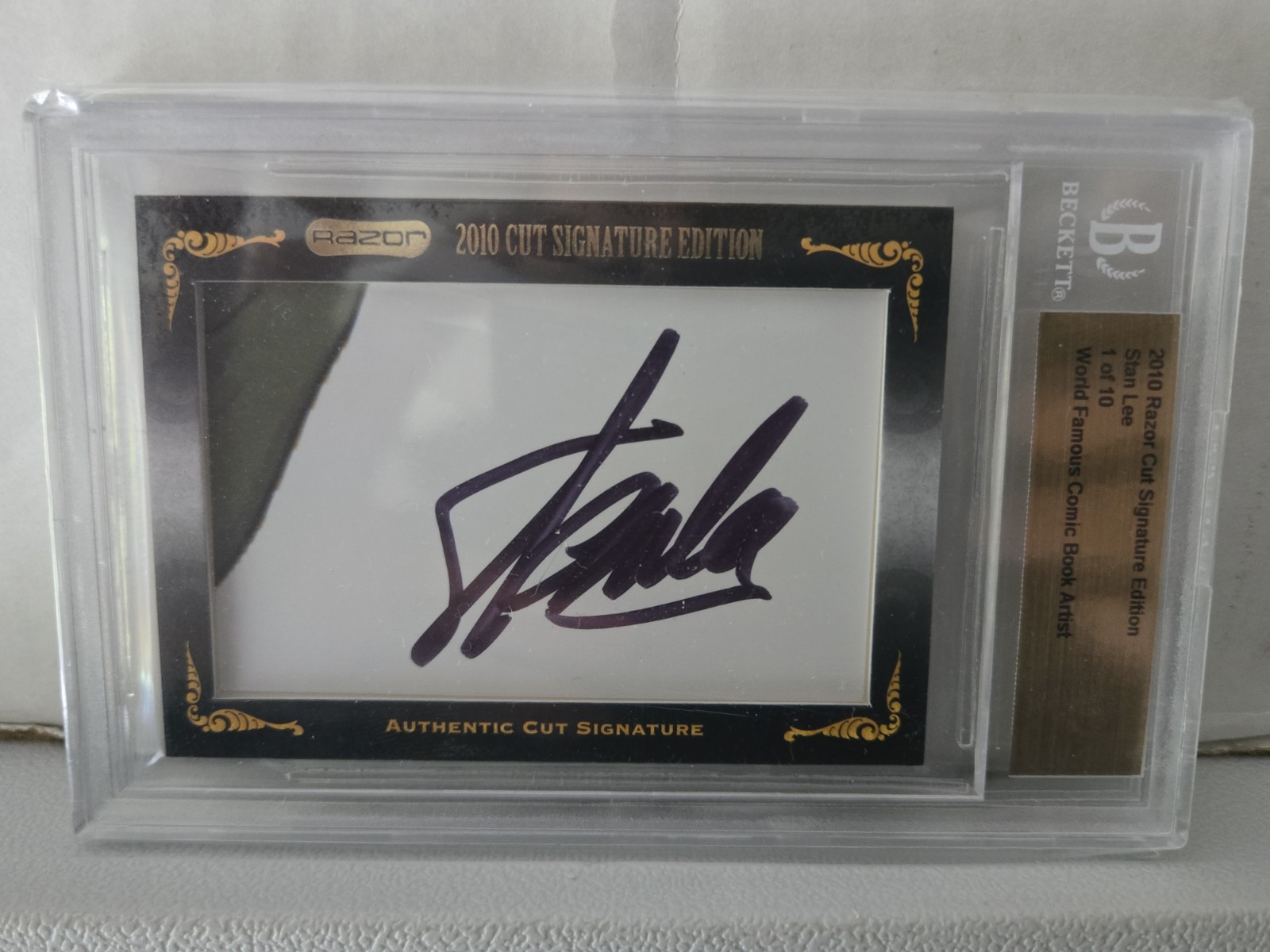 2010 Razor Cut Signature Edition Autograph Stan Lee 1 of 10 World Famous Artist 2010 Razor Cut Signature Edition Autograph Stan Lee 1 of 10 World Famous Artist