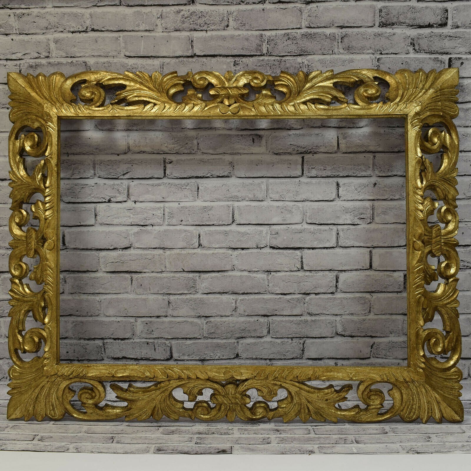 Ca. 1850-1900 Old carved wooden frame dimensions: 33.7 x 25.4 in Ca. 1850-1900 Old carved wooden frame dimensions: 33.7 x 25.4 in