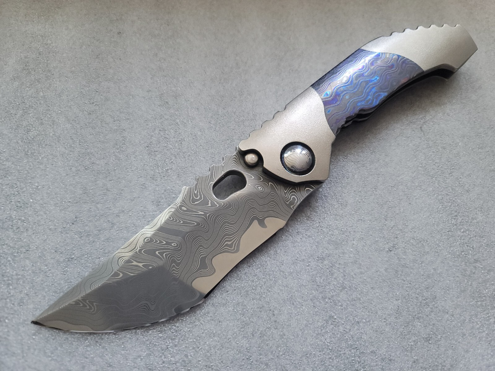 Dalibor Bergam Knives Complain Grind Oberon Integral, Hidden Hardware Scales