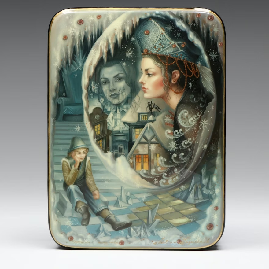 Stunning Hand Painted FEDOSKINO Russian lacquer box Snow/Winter Queen - signed