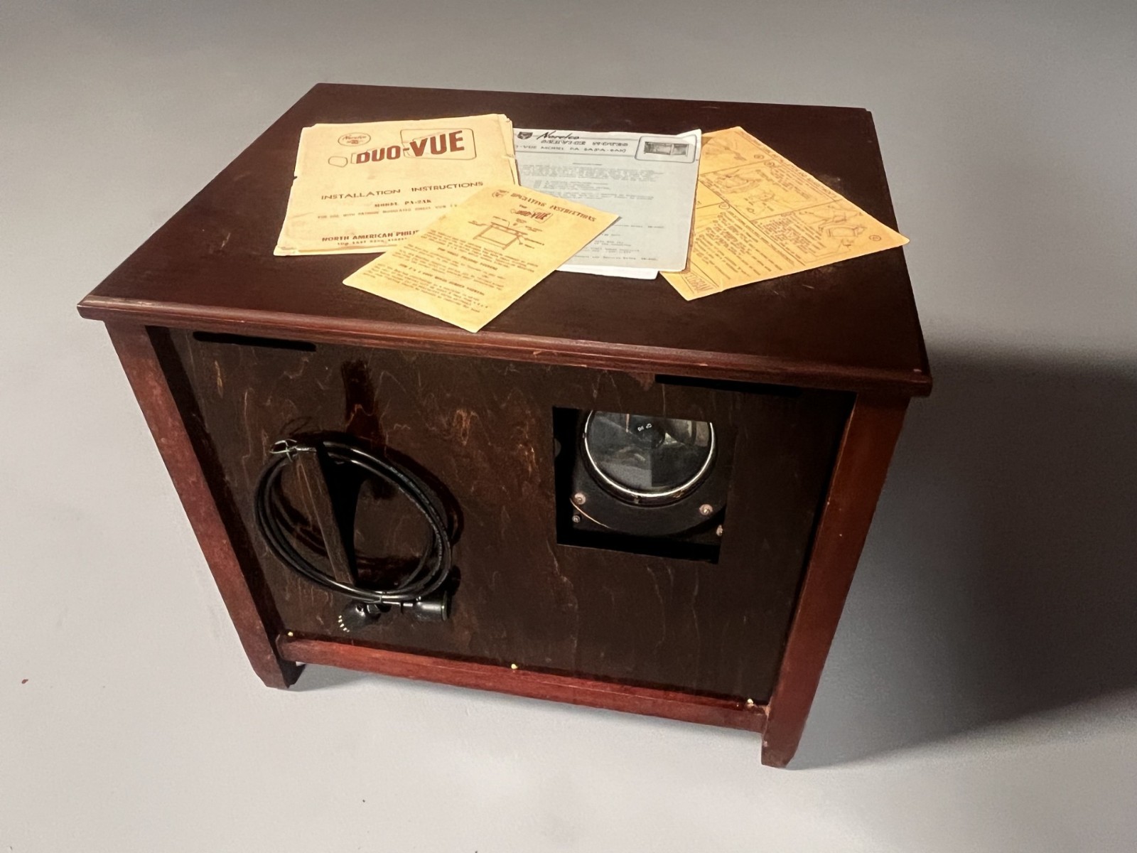 1948 PROJECTION TV NORELCO PA-2A DUO-VUE W/ Manuals and SPARE PARTS VERY RARE