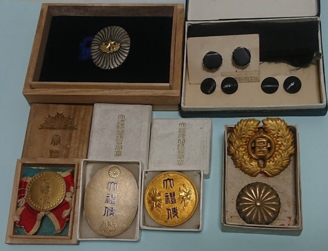 Worldwar2 imperial japanese army badge set belonged to royal guardian ultra rare Worldwar2 imperial japanese army badge set belonged to royal guardian ultra rare