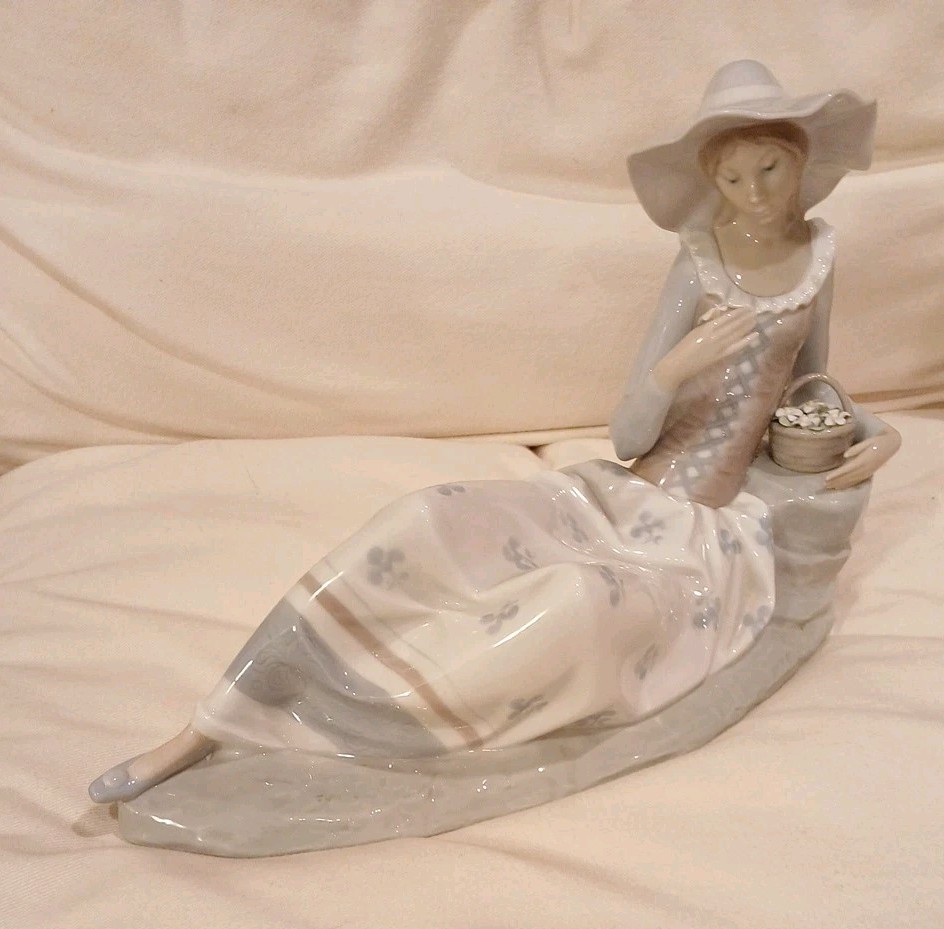VINTAGE Lladro Nao Woman - Girl Leaning On Rocks 13-1/2” Mint Condition Rare VINTAGE Lladro Nao Woman - Girl Leaning On Rocks 13-1/2” Mint Condition Rare