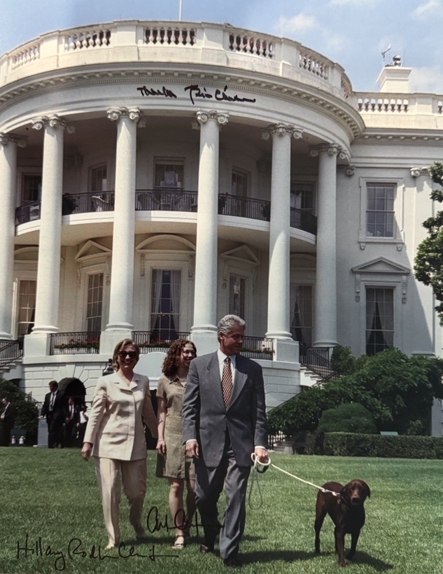 Bill Clinton Chelsea Hillary Signed White House (42nd President) 11x14 Photo JSA Bill Clinton Chelsea Hillary Signed White House (42nd President) 11x14 Photo JSA