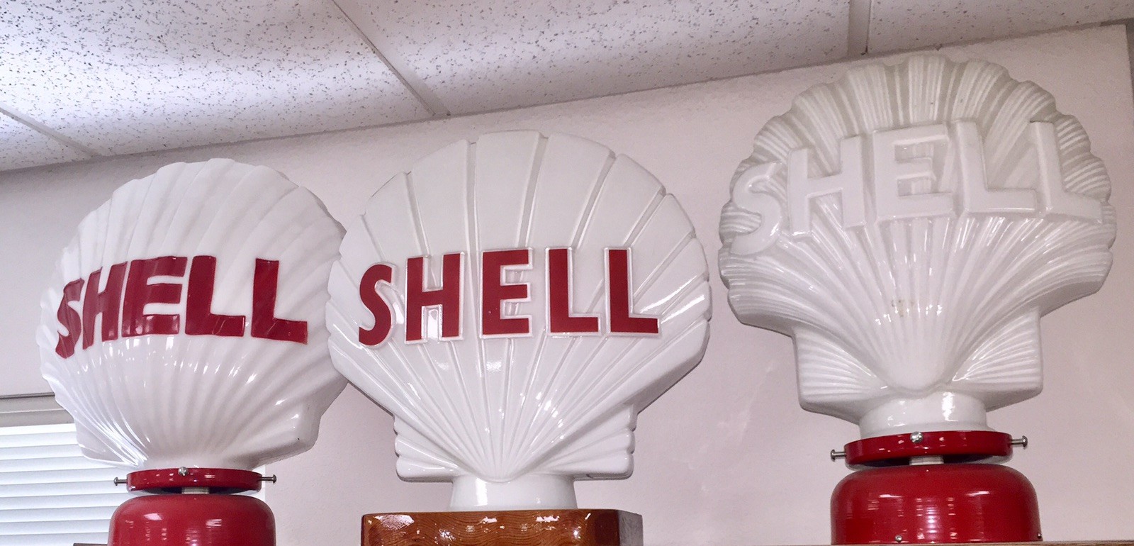 VINTAGE SHELL GASOLINE PUMP GLOBE SET MILK GLASS ABSOLUTELY BEAUTIFUL VINTAGE SHELL GASOLINE PUMP GLOBE SET MILK GLASS ABSOLUTELY BEAUTIFUL