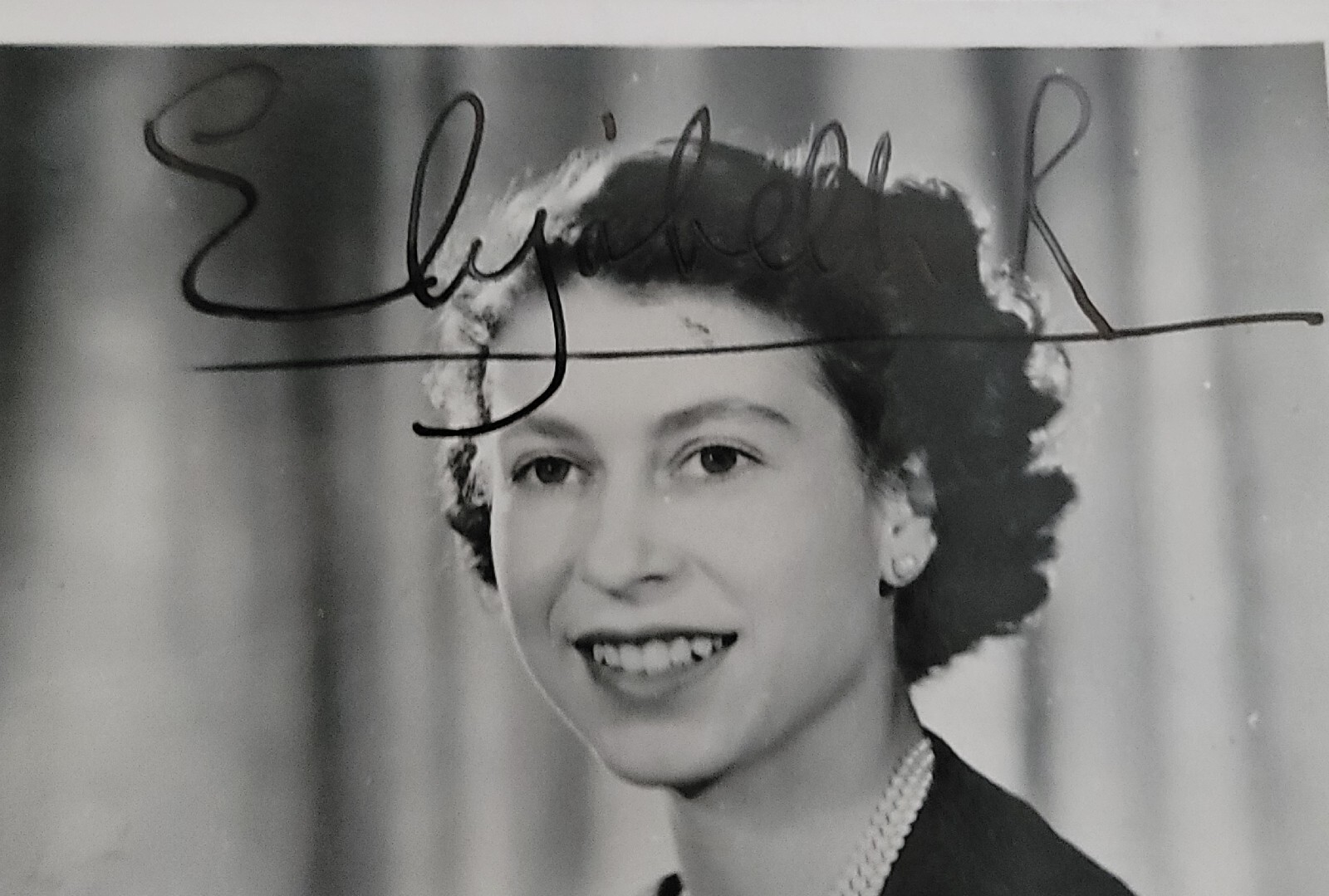 1953 Queen Elizabeth II Signed Photo Post Card Royal Photographer Baron Royalty 1953 Queen Elizabeth II Signed Photo Post Card Royal Photographer Baron Royalty
