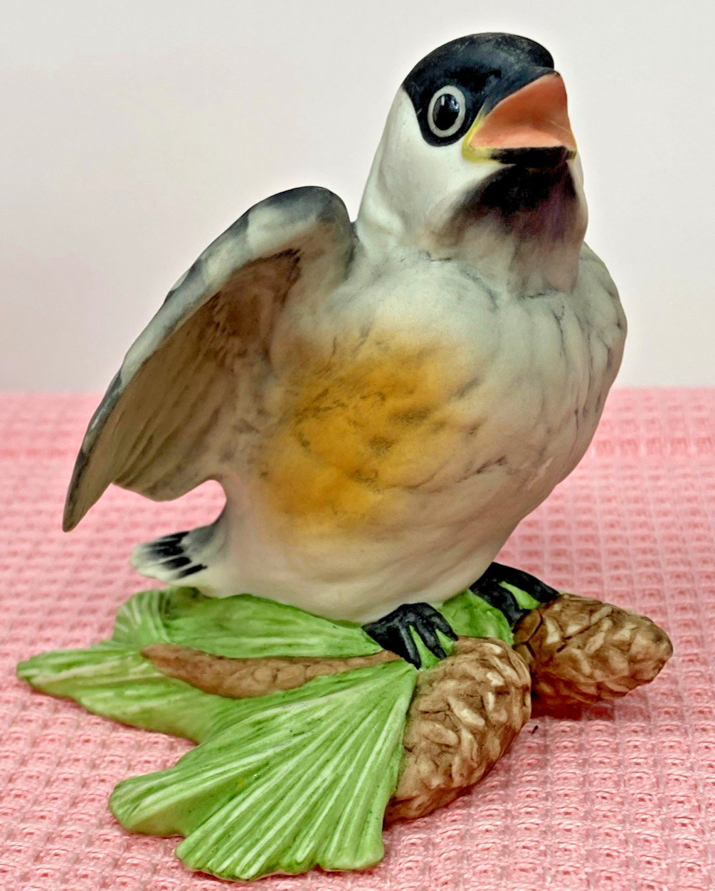 Boehm Baby Chickadee Porcelain Bird Figurine made in USA EUC