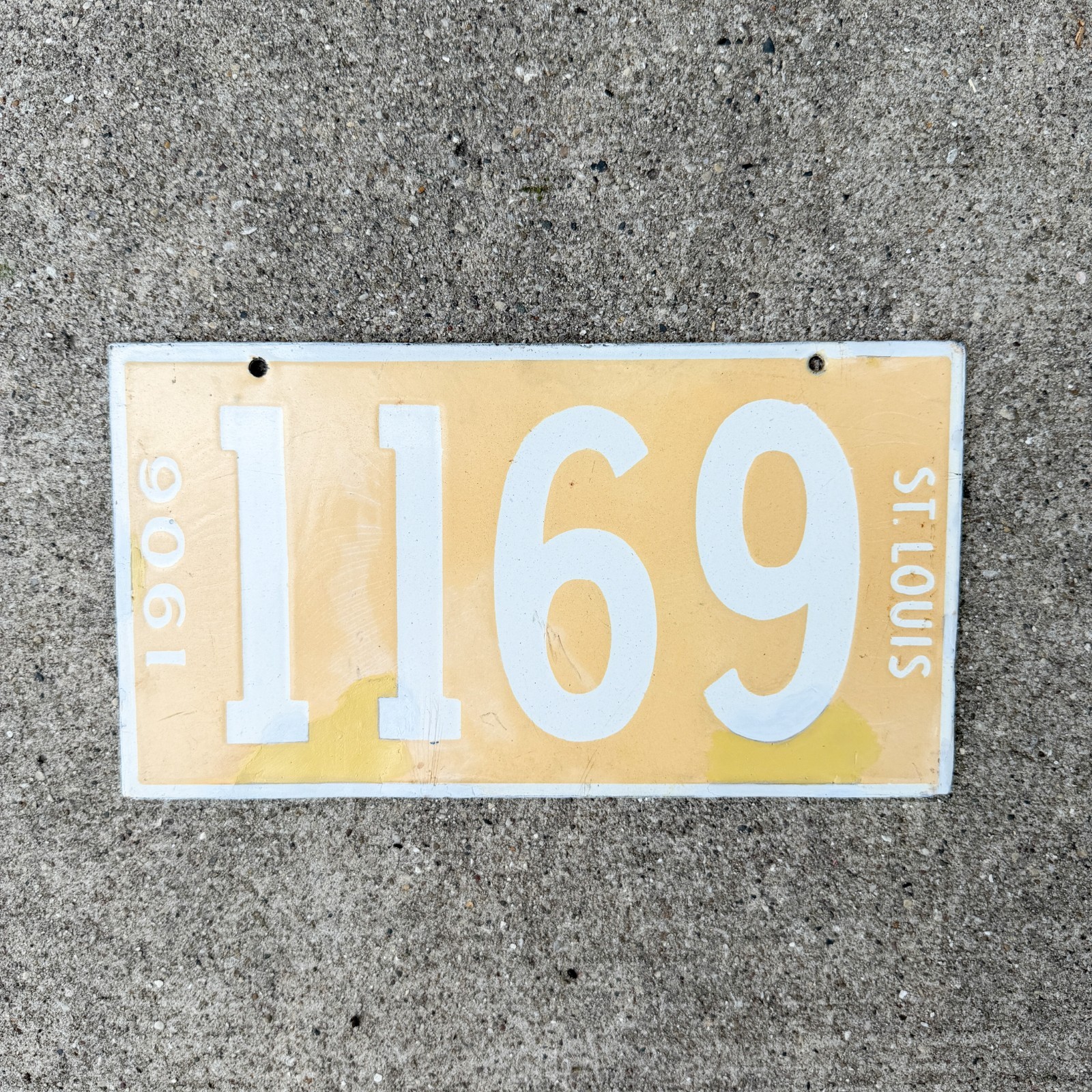 1906 St Louis Missouri Porcelain License Plate Vintage Auto Tag Garage 1169