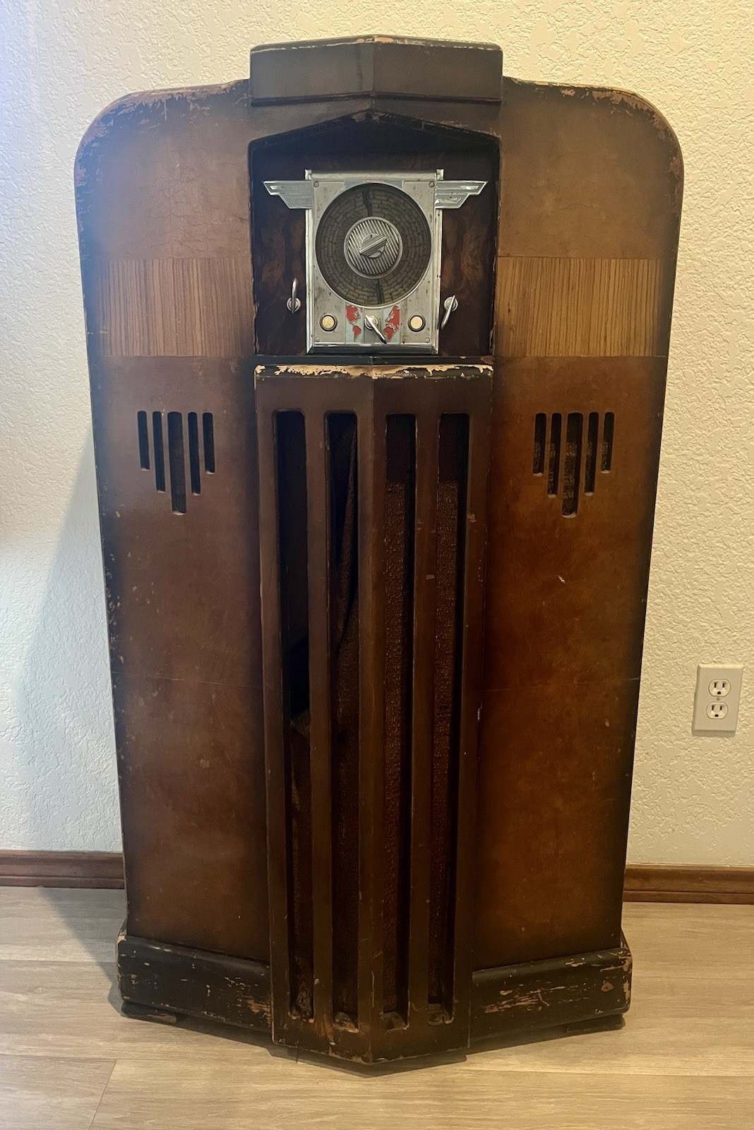 Rare Vintage Midwest DD-18 Console Radio 1936 Art Deco Antique + Catalog & Tubes Rare Vintage Midwest DD-18 Console Radio 1936 Art Deco Antique + Catalog & Tubes