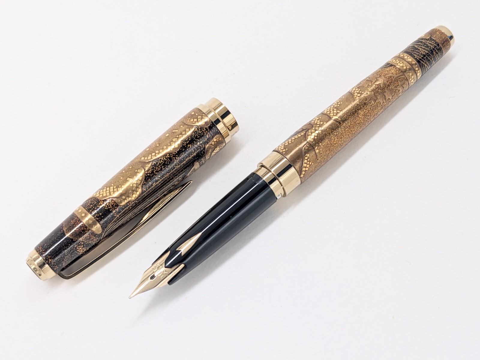 Sailor Fountain Pen 80' Wooden axis ebony Kaga taka makie 18K M highly rare