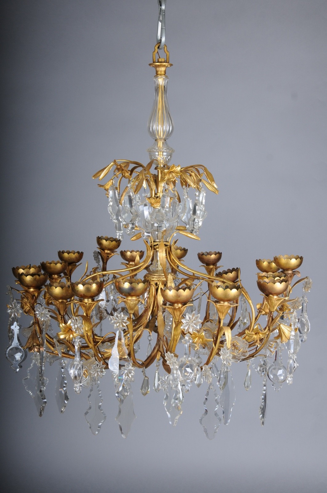 Stunning Italian Crystal Chandelier, Gold Hollywood Regency Style Stunning Italian Crystal Chandelier, Gold Hollywood Regency Style