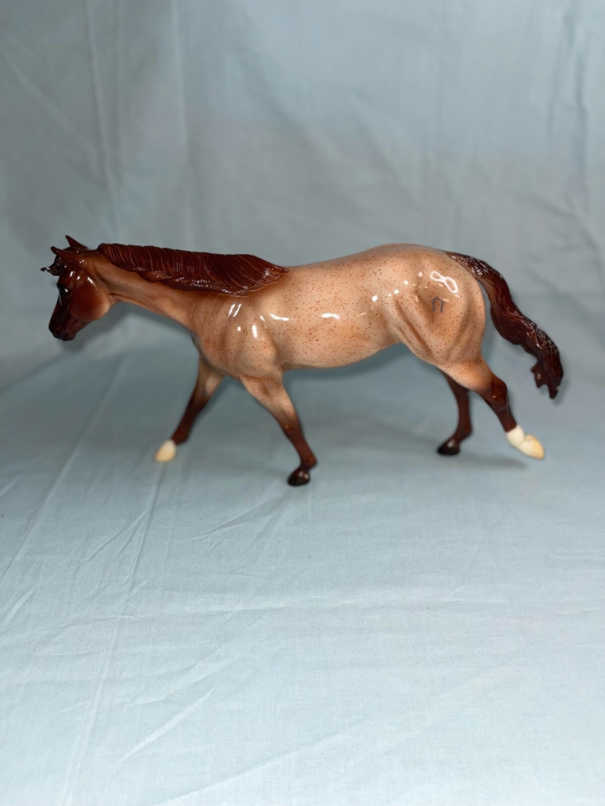 Breyerfest 2010 Prize Model Glossy “Bet Yer Blue Boons” red roan blaze Roxy Mold Breyerfest 2010 Prize Model Glossy “Bet Yer Blue Boons” red roan blaze Roxy Mold