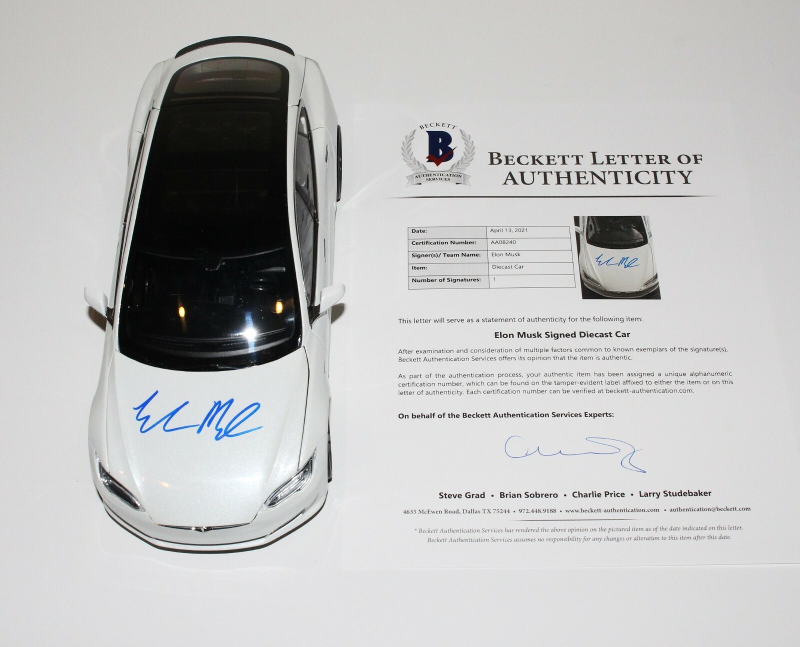 TESLA SPACEX FOUNDER ELON MUSK SIGNED DIECAST 1:18 SCALE MODEL S CAR BECKETT COA
