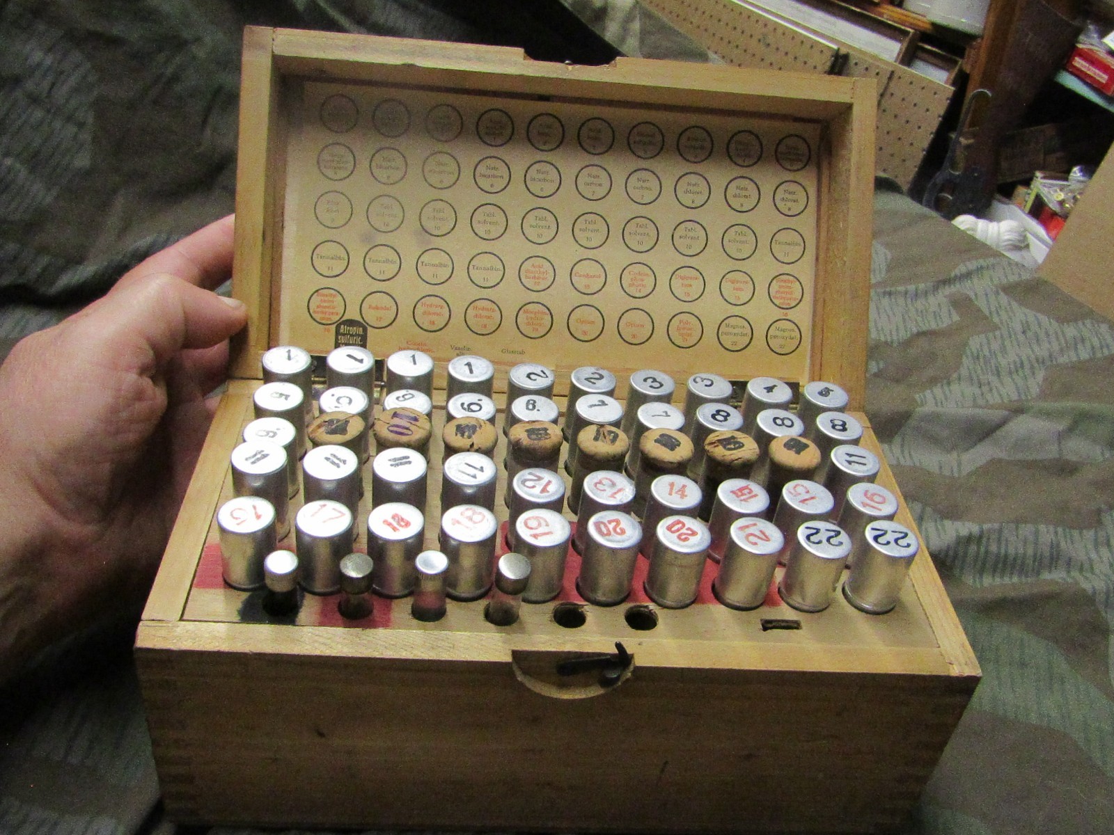 WWII GERMAN SURGEON'S MEDICINE CHEST WITH LABELED VIALS FIELD HOSPITAL RARE WWII GERMAN SURGEON'S MEDICINE CHEST WITH LABELED VIALS FIELD HOSPITAL RARE