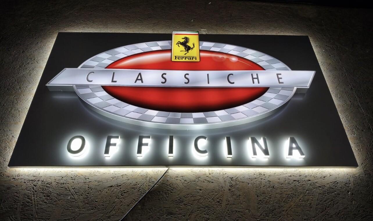 RARE 2000’s FERRARI CLASSICHE OFFICINA ILLUMINATED DEALERSHIP GARAGE SIGN