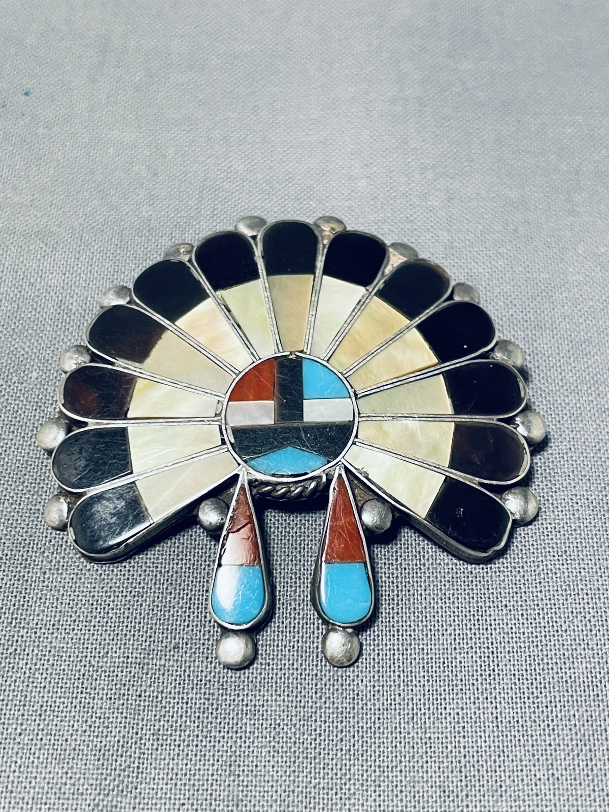BREATHTAKING VINTAGE ZUNI SIGNED INLAY TURQUOISE CORAL JET SUNFACE PIN PENDANT