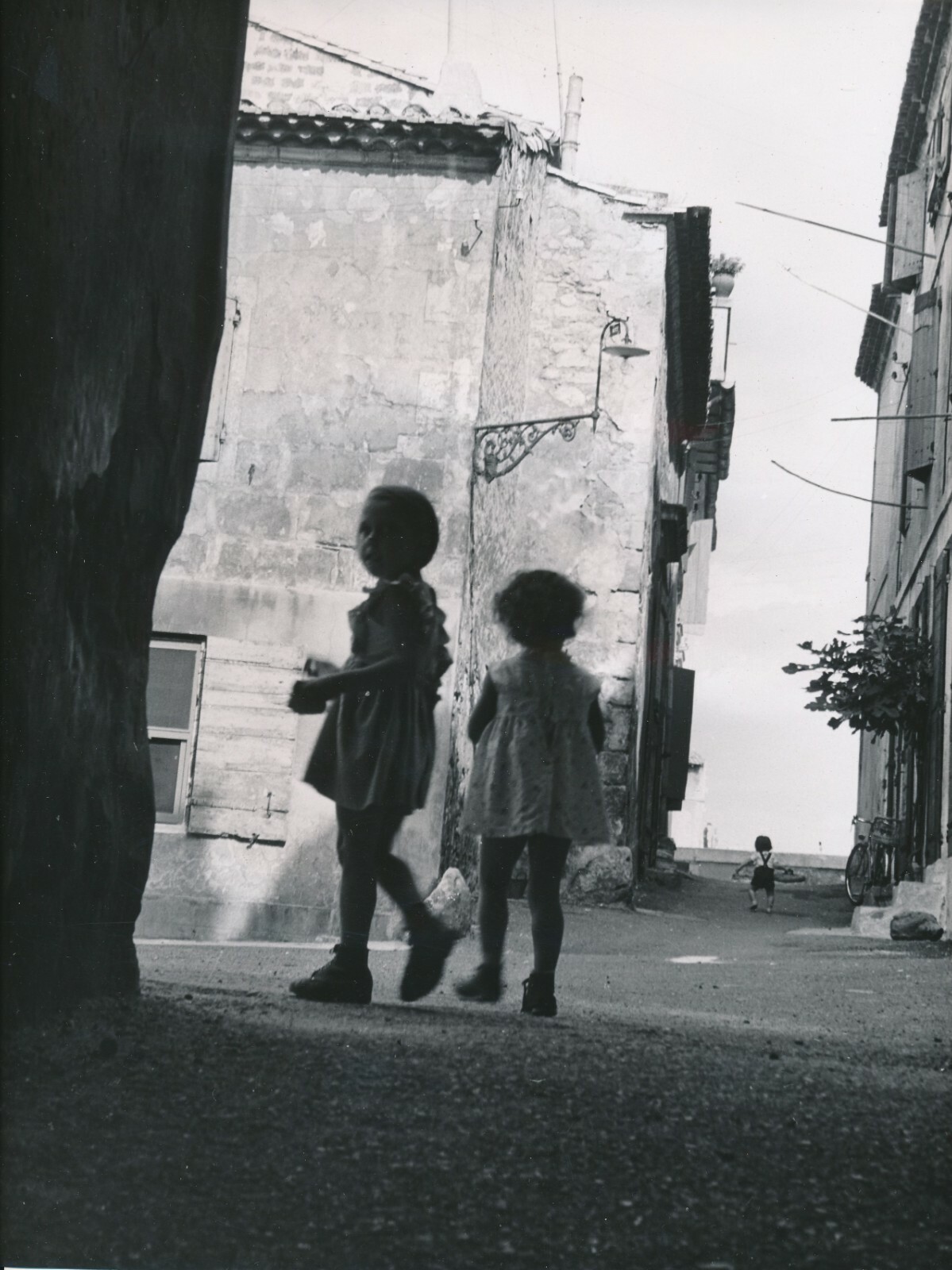 Georges BRACHER Arles v. 1960 children street shadow sun photo photograph Georges BRACHER Arles v. 1960 children street shadow sun photo photograph